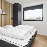 Luxury Lakeside Retreat - By Traum Дом отдыха
