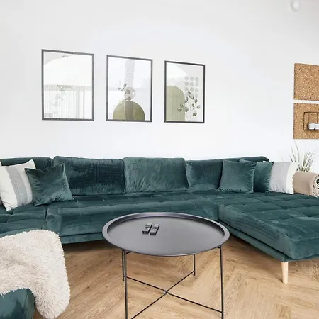 Luxury Lakeside Retreat - By Traum *