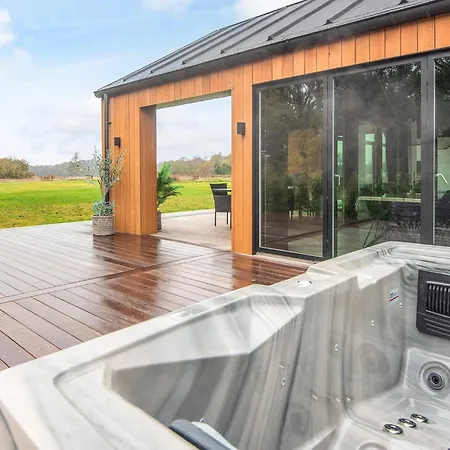 Luxury Lakeside Retreat - By Traum Ansager