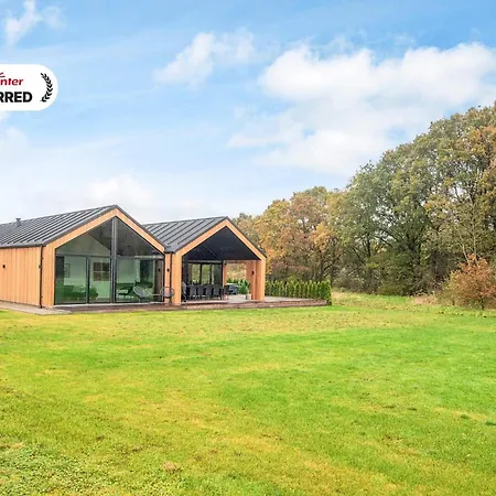 Luxury Lakeside Retreat - By Traum Ansager