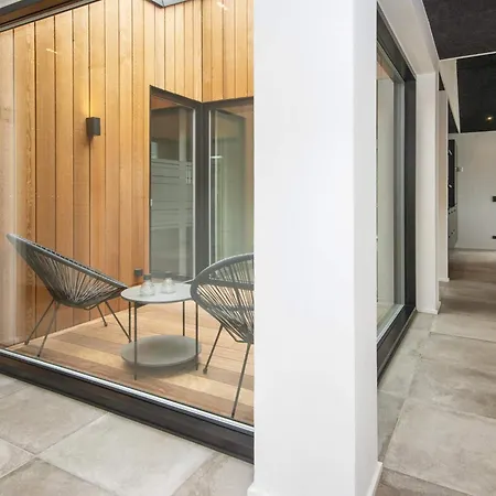 Vakantiehuis Luxury Lakeside Retreat - By Traum *