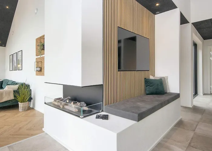 Luxury Lakeside Retreat - By Traum *