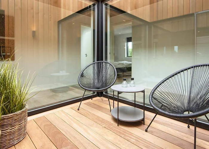 Nyaraló Luxury Lakeside Retreat - By Traum