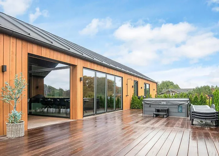 Дом отдыха Luxury Lakeside Retreat - By Traum *